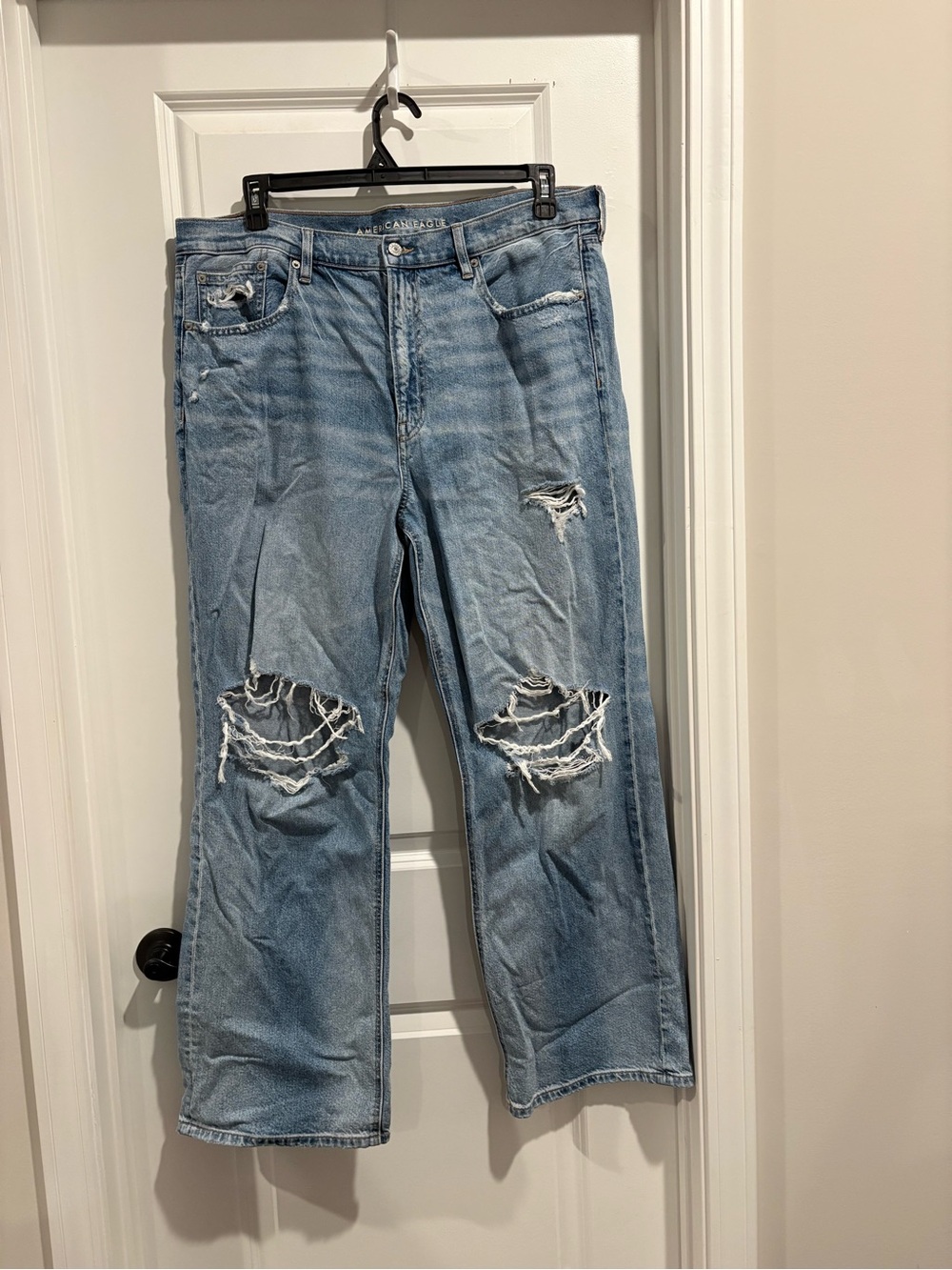 American Eagle Outfitters Light Blue Distressed Denim Jeans